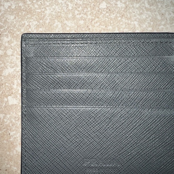 Prada Men’s Bifold Saffiano Leather Wallet - Picture 2 of 5